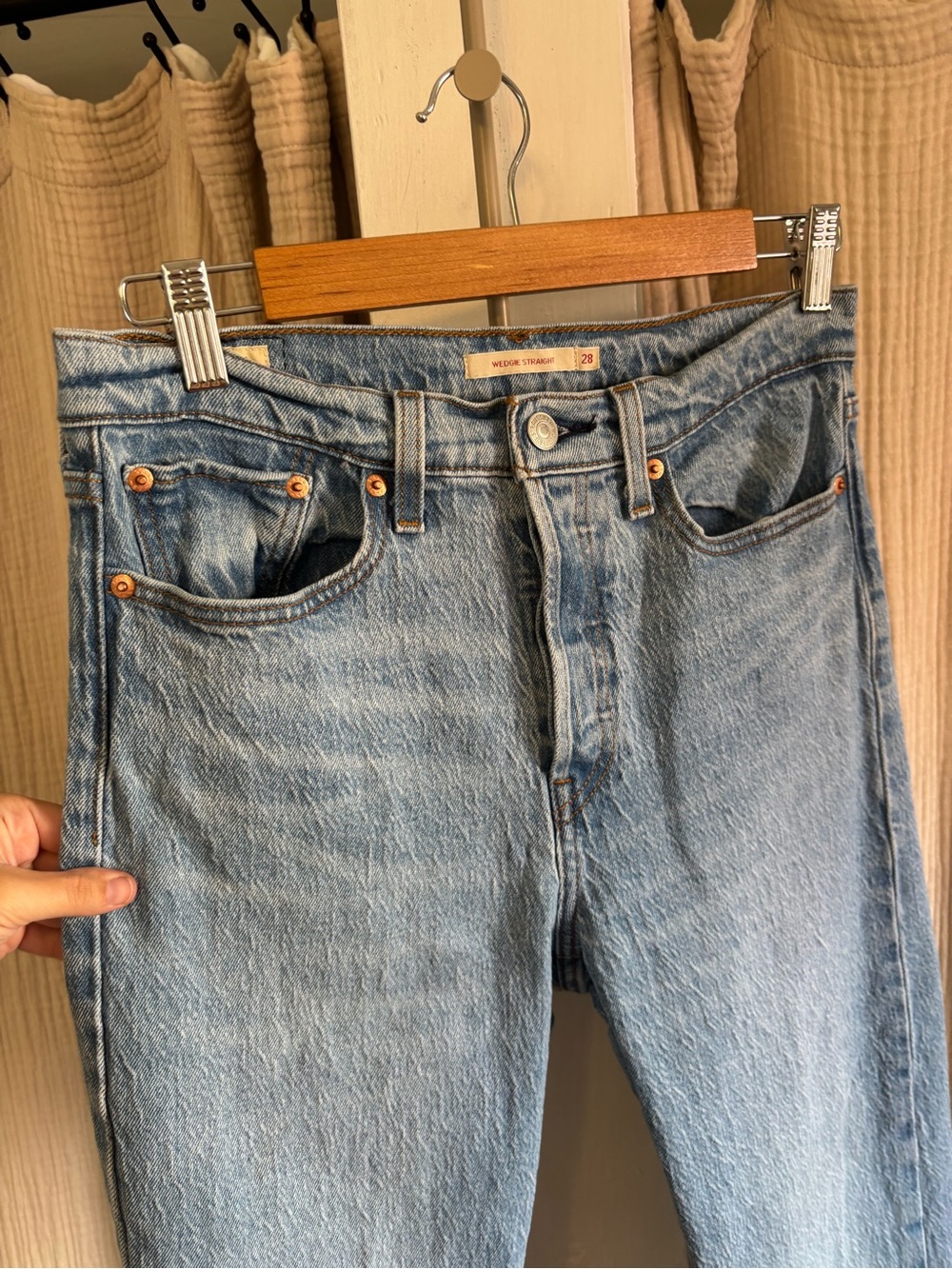 Levi’s Wedgie Straight Jeans- 28 - Picture 3 of 8